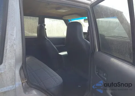 2000 Jeep Cherokee Sport z USA, uszkodzony, nr VIN 1J4FF48S4YL212765